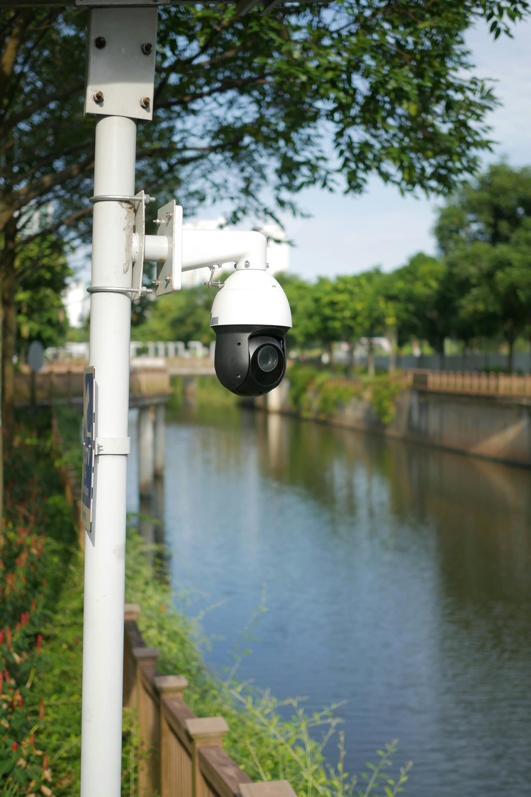 Cum alegi camera de supraveghere potrivită? Ghid complet pentru începători